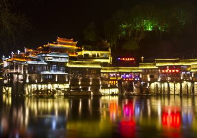 夜游鳳凰古城，感受別樣的古城美
